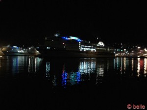 Genua bei Nacht - Schiff, das ablegt - Centro Congressi