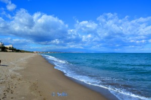 Beach of Agnone Bagni – and view to the Ätna