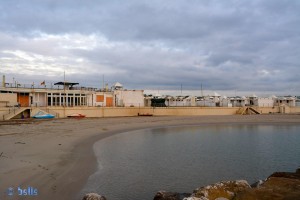 Hermetisch abgeriegelter Strand mit vielen Bars (jetzt geschlossen) – sicher schöööööööööööön!!! :P