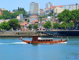 Touristik-Ship at Rio Douro between Vila Nova de Gaia and Porto