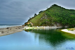 Rio Bedón & Playa de San Antolín - AS-263, 33594 Llanes, Asturias, Spanien