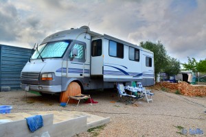 Der neue Camper von Silvia und ihrem Mann Peter – ein echtes Schlachtschiff mit ausfahrbarem Erker.