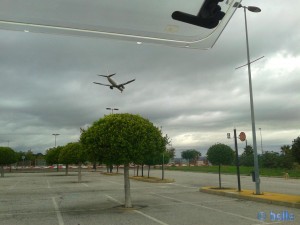 Flugzeug im Landeanflug Airport Málaga – Spain (Aufnahme mit dem SmartPhone)