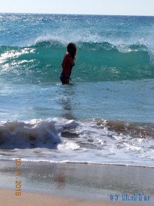 ...auweia – diese Welle erwischt mich!!! Playa de los Lances Norte - N-340, 11380 Tarifa, Cádiz, Spanien – November 2015