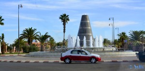 Hübscher Brunnen in einem Kreisverkehr am Ortseingang von Laâyoune