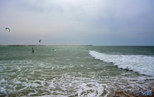 Kite-Surfer am Weststrand von Dakhla – Marokko