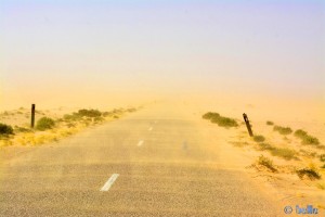 ...es wird dunkler - Sandstorm - On the Road to Dakhla – Marokko