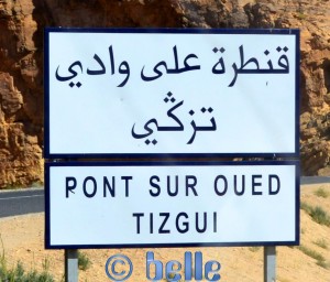 Vor einer der Brücken - Pont sur Oued Tizgui – Marokko