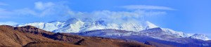 Neuschnee auf dem Hohen Atlas - Panorama von Aït Ben Haddou - Marokko – 300mm