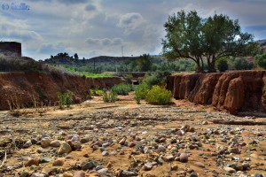Ausgetrocknetes Flussbett - Barrage D'Aït-Aadel – Marokko