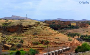 Stadt auf Höhlen gebaut - R307 - On the Road - Marokko