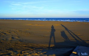 Lange Schatten am Platja dels Eucaliptus – Spain