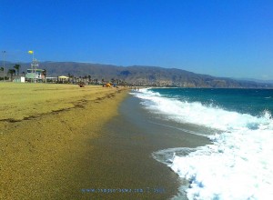 gelbe Flagge (Bad mit Vorsicht zu geniessen) – Wind and Waves at Playa de las Salinas – Spain