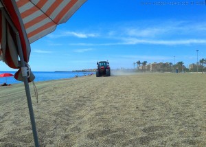 Trecker bei der Arbeit - um viertel vor 12... Playa las Salinas – Spain