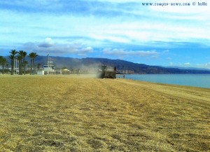 Trecker bei der Arbeit - um viertel vor 12... Playa las Salinas – Spain