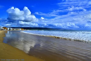 Strandspaziergang bei angehender Flut - Playa de Barbate - Spain