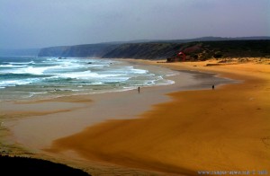 Kite-Surfer am Praia da Bordeira – Portugal