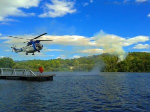 Helicopter gegen das Feuer am Río Miño - Barbantes – Spain