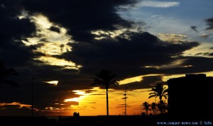 Der Himmel zieht endlich auf - Sonnenuntergang am Cunit Playa – Spain