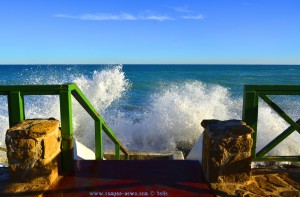 Kräftige Wellen am Platja de la Llosa – Spain