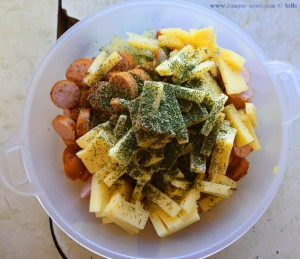 Schweizer Wurstsalat für Lunch am Platja del Carabassí - Santa Pola – Spain