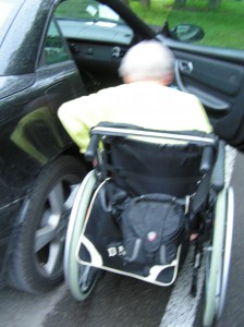 Rollstuhl im Mercedes SLK 230