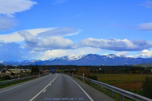 Pyrenäen mit Schnee - on the Road in Spain
