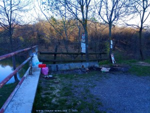Nach dem Barbecue - viel Müll - Lago di Pianfei – Italy