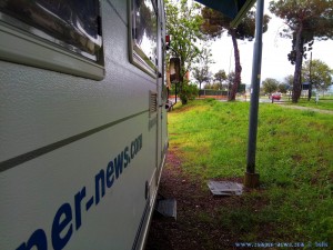 Lunch bei Regen in der Area Sosta Camper in San Vincenzo – Italy