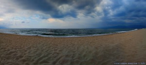 Dunkel wird es wieder am Portofino Beach – Greece