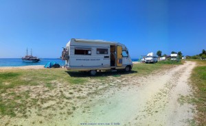 Parking at Tristínika Beach - Unnamed Road - Tristínika - Sithonia 630 72 - Greece - July 2018