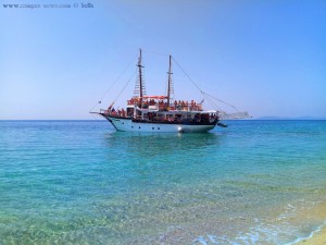 Schiff am Tristínika Beach – Greece