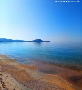 Kristallklares Wasser am Tristínika Beach – Greece