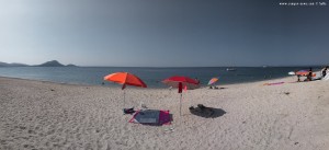 Nicol mit ihrem eigenen Sonnenschirm - Tristínika Beach – Greece - Selected Colors