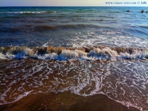 Trübes Wasser in Ikismos Lefkes - Greece