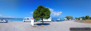 Viele Camper am Kavos Beach - Greece