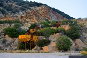 Alte Konstruktion am Paliochano Beach Greece