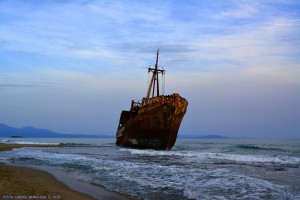 Schiffswrack Dimitrios am Valtaki Beach kurz vor Gythio – Greece
