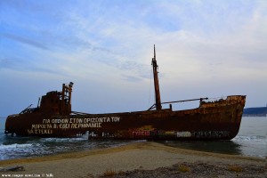 Schiffswrack Dimitrios am Valtaki Beach kurz vor Gythio – Greece