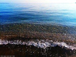 Kristallklares Wasser am Kamares Beach – Greece