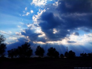 Dicke fette Wolken am Avramiou Beach - Greece