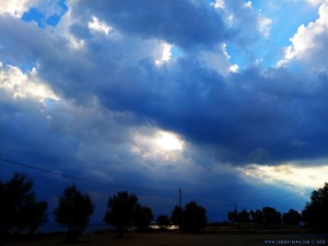 Dicke fette Wolken am Avramiou Beach - Greece