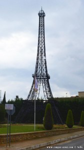 Eiffelturm - we are in Paris