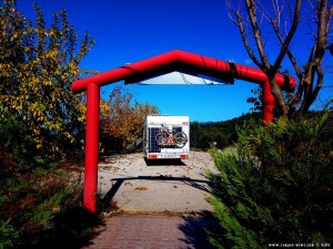 Lunch an einem Lost Place nahe Neochori – Greece