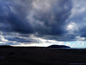 Nach anfänglicher Sonne - schon wieder Wolken am Lagkouvardos Beach - Greece