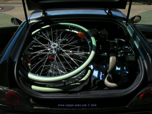 Rollstuhl im Smart Roadster Coupé