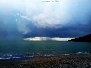 Heftiges Gewitter und Regen in Kamares Greece