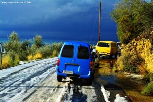 Kurz hinter Kouris – Greece – wegen heftigem Unwetter nur Stop and Go