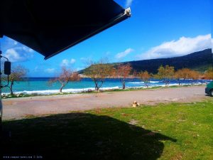 Nicol sonnt sich - Diros Beach - Bay Dirou – Greece