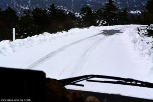 Schnee auf der EO Apideon-Leonidiou – Greece